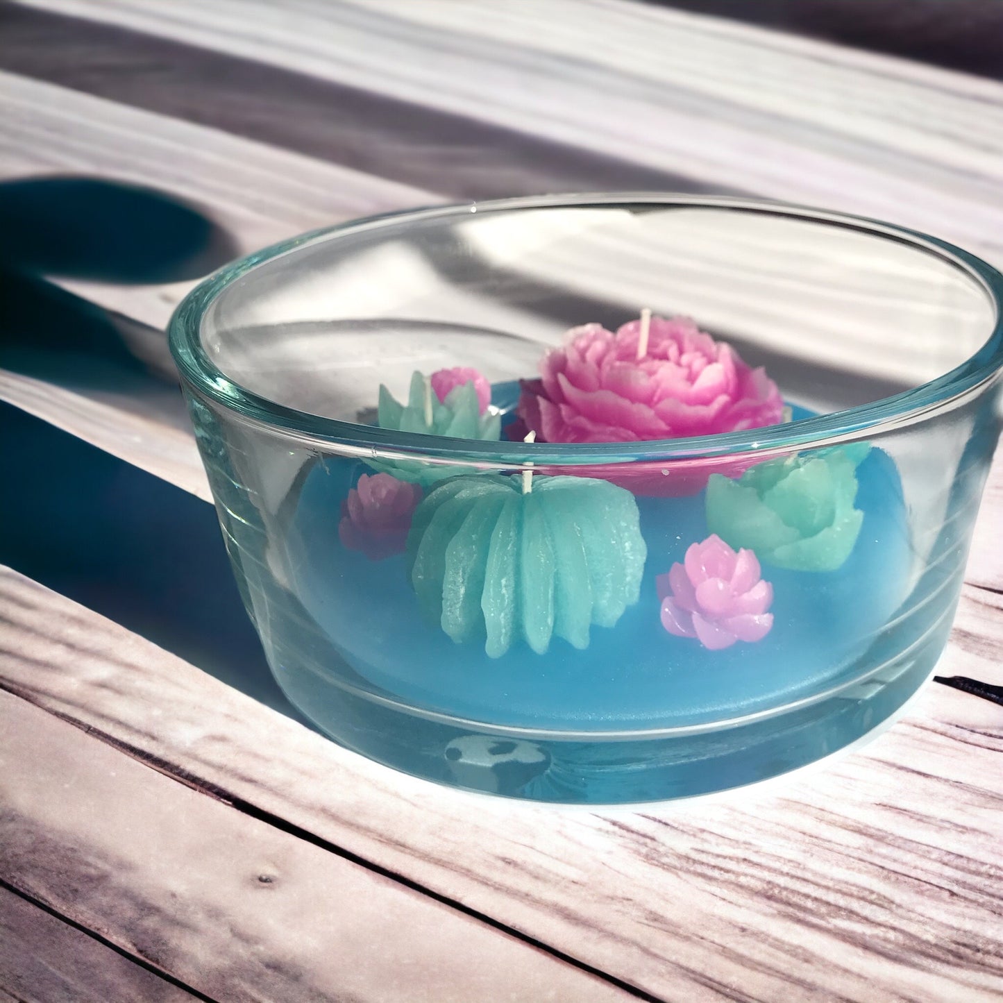 Detailaufnahme der Seerosen-Kerzen-Dekoration – einzigartige Wachskunst