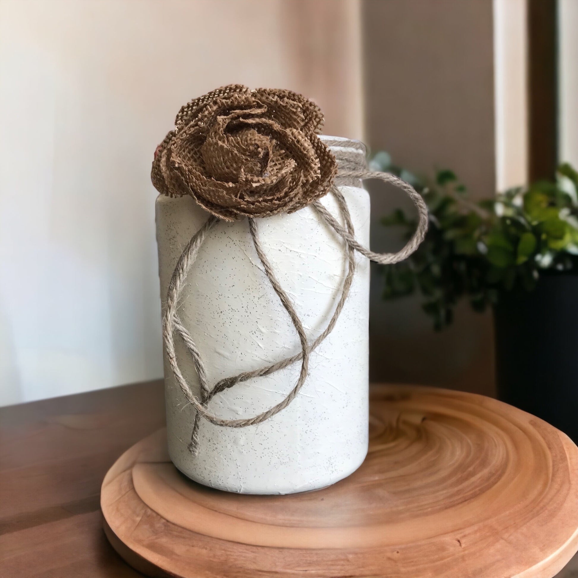 Stimmungsvolles Windlicht / Deko Glas von Hand gefertigt mit dunkler Juteblume.